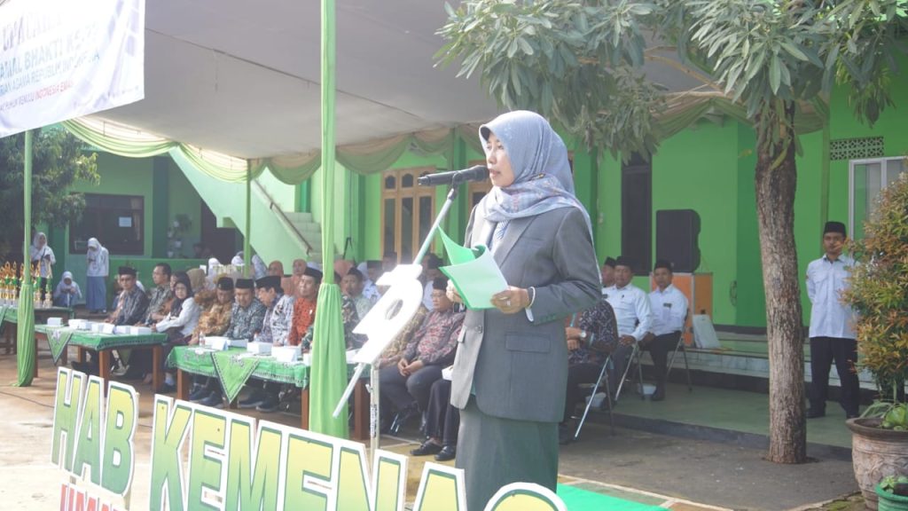 Upacara HAB ke-79, Kepala Kantor Kemenag Tuban Bagikan Ratusan Penghargaan
