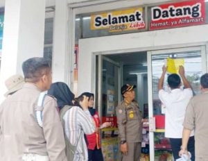hari-ini-toko-modern-berizin-diberi-stiker-yang-ilegal-siap-siap-ditindak