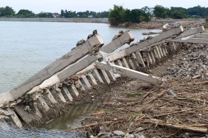 dugaan-proyek-amburadul-tembok-penahan-tebing-senilai-rp40-miliar-di-bojonegoro-ambles-ratusan-meter