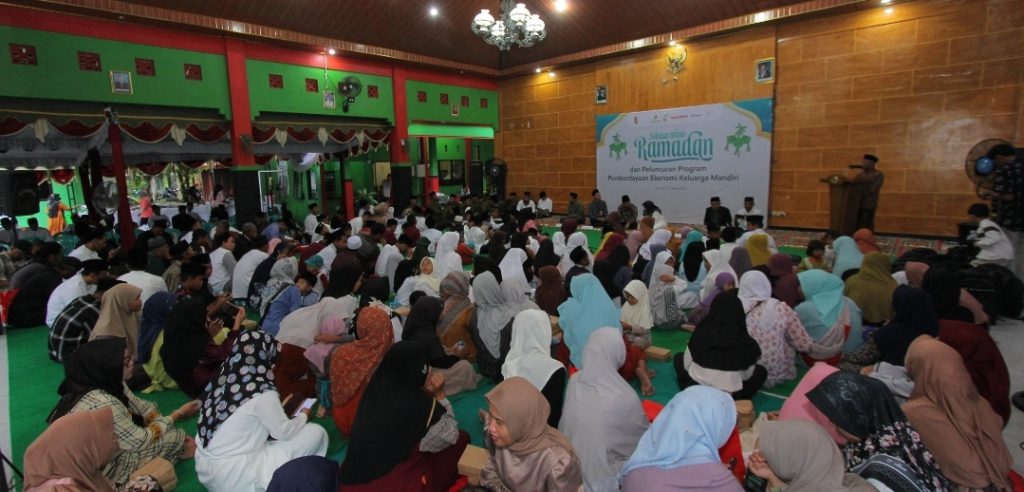 ratusan-anak-yatim-di-bojonegoro-terima-santunan-dari-pekerja-migas
