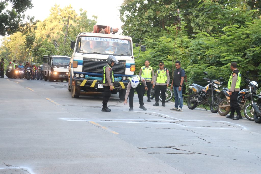 kapolres-bojonegoro-pimpin-survei-jalan-rusak-untuk-kelancaran-mudik-idul-fitri-2025