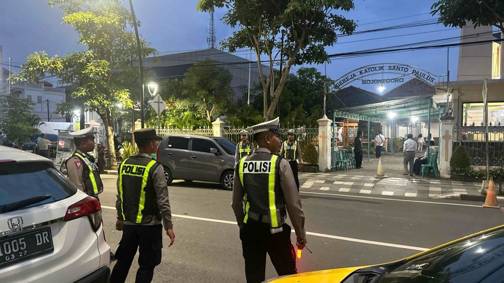 polres-bojonegoro-amankan-perayaan-tri-hari-suci-dan-paskah-tokoh-gereja-sampaikan-apresiasi