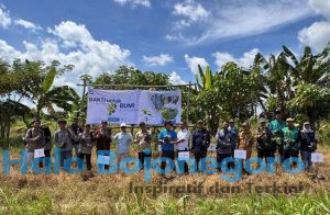 warga-bojonegoro-tanam-ratusan-pohon-di-hutan-ngasem-dalam-aksi-bakti-untuk-bumi