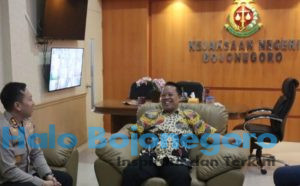 Kapolres Bojonegoro AKBP Afrian Satya Permadi ketika bersilaturahmi di Kajari Bojonegoro Muji Martopo, Sabtu, 12/7/25