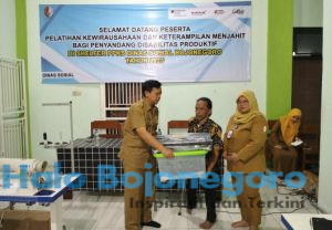 Dinsos Bojonegoro Salurkan Bantuan Mesin Jahit