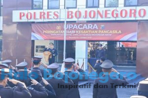 Upacara memperingati hari kesaktian Pancasila di halaman Mapolres Bojonegoro, Rabu, 1/10/25