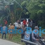 Mobil Terperosok di Tanggul Jalan Simbatan Foto: Dokumentasi Warga Setempat