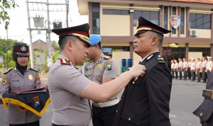 78 Personel Bojonegoro Dapatkan Tanda Kehormatan Pengabdian