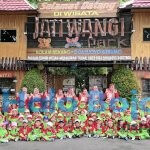 lembaga pendidikan dan keluarga, KB RA Fattahul Huda menggelar kegiatan Rihlah Ilmiah bersama orang tua peserta didik ke kawasan wisata edukatif Jatiwangi