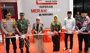 IMG_20260208_182709 (1) Dandim 0813 Bojonegoro Letkol Inf Dedy Dwi Wijayanto, ST., turut mendampingi Wakil Menteri Koperasi Republik Indonesia, Hj. Farida Farichah, M.Si., meresmikan gerai Koperasi Desa/Kelurahan Merah Putih (KDKMP) di Desa Ngraseh