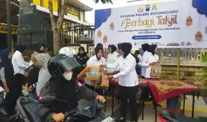 IMG-20260307-WA0089 Srikandi Polres Bojonegoro Bagikan Ratusan Takjil untuk Pengguna Jalan