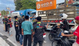 PDS Bojonegoro Bagikan Takjil di Tiga Titik Strategis Sumberrejo