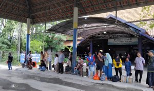 Penumpang Terminal Rajekwesi Bojonegoro Mulai Meningkat di Hari Kedua Lebaran