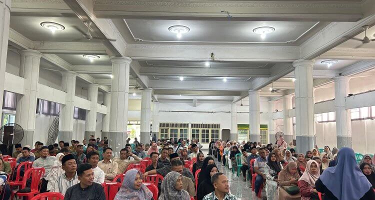 MBS Al Amiin Gelar Seminar Parenting, Psikolog Ingatkan Bahaya Orang Tua Otoriter bagi Perkembangan Otak Anak