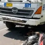 Motor Adu Banteng dengan Truk Molen di Malo