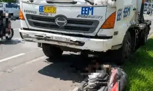 Motor Adu Banteng dengan Truk Molen di Malo