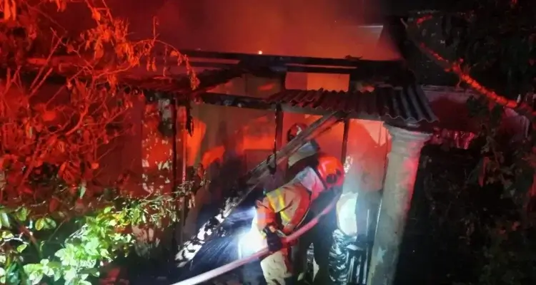 ODGJ Bakar Rumah Orang Tua di Kanor
