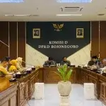 Ketua Komisi D DPRD Bojonegoro Imam Sholikin bersama Wakil Ketua Komisi D Sukur Priyanto memimpin hearing bersama