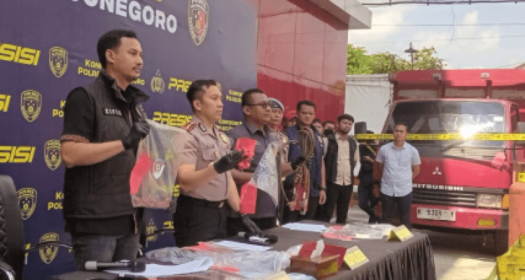 Polres Bojonegoro pamerkan bukti terkait penipuan berjedok haji