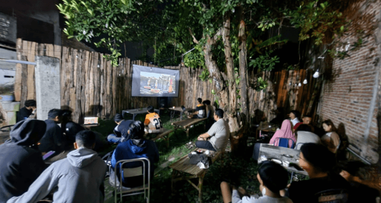 Suasana nobar film dokumenter pesta babi
