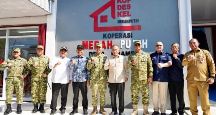 Bupati Bojonegoro Dampingi Wakil Panglima TNI Tinjau Kesiapan Peluncuran 1.061 Koperasi Desa Merah Putih