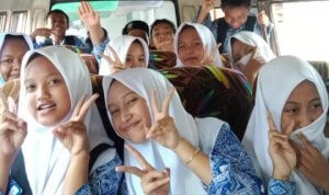 Potret Siswa Lebih Mandiri dan Aman ke Sekolah Dengan Angkutan Pelajar Gratis