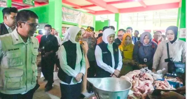 Gubernur Khofifah Tinjau Pasar hingga Sentra Peternakan di Bojonegoro