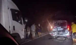 Truk Boks Picu Tabrakan Beruntun 3 Mobil di Bojonegoro