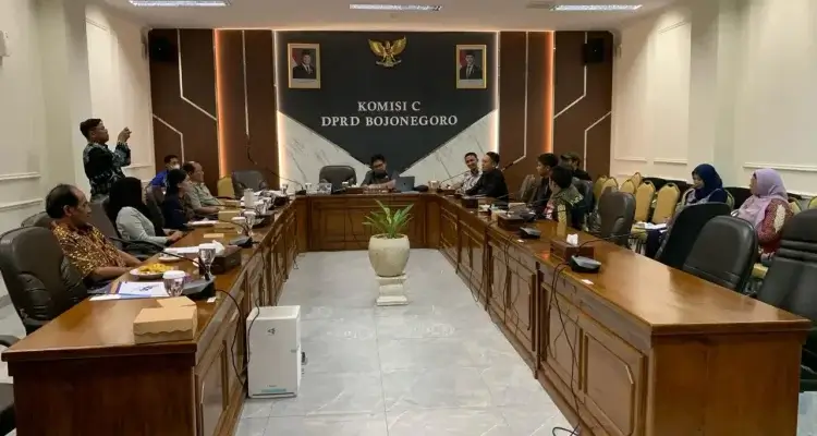 Rapat Bersama Komisi C, BPR Bojonegoro Tegaskan Konser Ungu Catat Laba Rp19 Juta
