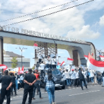 Aksi damai para pendemo relawan SPPG se Bojonegoro di depan kantor DPRD Kab. Bojonegoro