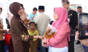IMG_20260619_081827 Wakil Bupati Bojonegoro Nurul Azizah, berbincang dengan warga
