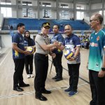 Kapolres Bojonegoro Berikan Bola Voli kepada 29 PBV Peserta Bhayangkara Cup 2026