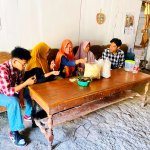 Para peserta magang belajar kangsung ke pelaku usaha