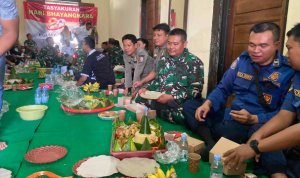 Tumpeng Menjadi Simbol Kesederhanaan Tasyakuran Hari Bhayangkara di Sumberrejo