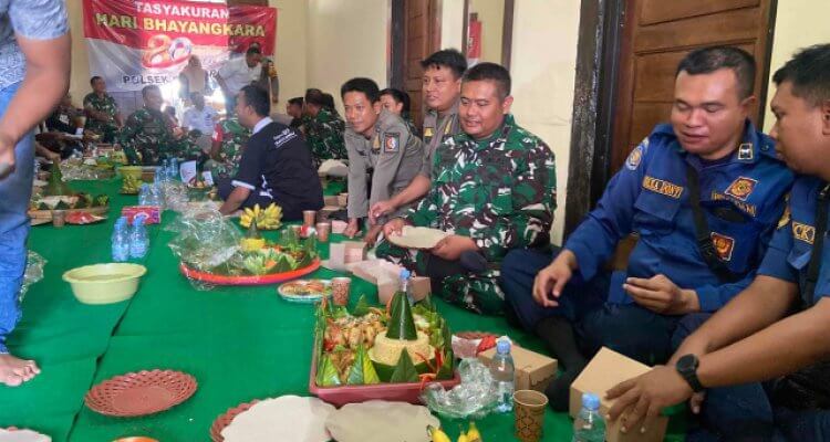 Tumpeng Menjadi Simbol Kesederhanaan Tasyakuran Hari Bhayangkara di Sumberrejo