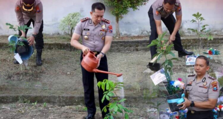 Peringati Hari Bhayangkara ke-80, Polres Bojonegoro Hijaukan Bumi demi Warisan Generasi Masa Depan