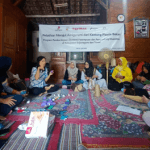 Perempuan Bojonegoro Ubah Sampah Plastik Jadi Produk Rajut Bernilai