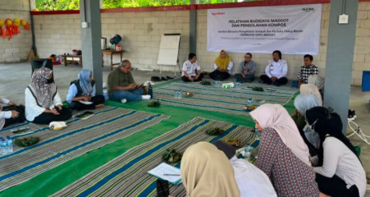 Warga Bojonegoro Belajar Budidaya Magot dan Olah Kompos di TPS 3R Srawung