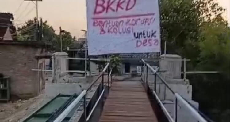 Jembatan yang menuai protes warga