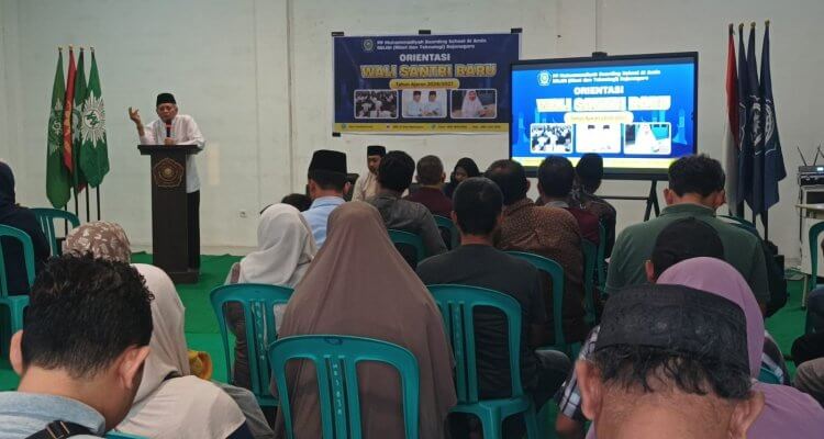 Ratusan wali santri baru mendapatkan pembekalan mengenai sistem pendidikan