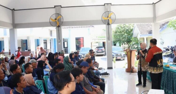 Pemkab Bojonegoro Perkuat Program Gayatri Lewat Bimtek Budidaya Ayam Petelur