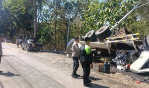 IMG_20260725_141209 Truk Molen Terbalik di Kedewan, Sopir Tewas Terjepit Kabin