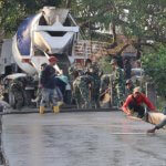 Jalan Cor Beton TMMD di Dusun Kedungpandan Dikebut, Warga Sambut Harapan Baru