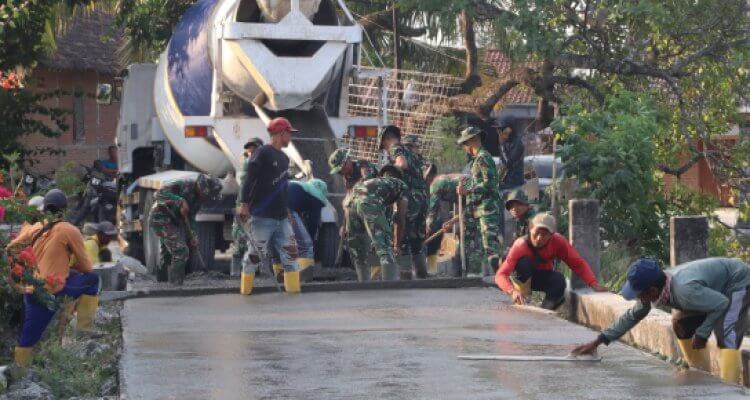 Jalan Cor Beton TMMD di Dusun Kedungpandan Dikebut, Warga Sambut Harapan Baru