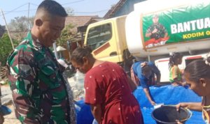 Kodim 0813 Bojonegoro Pasok Ribuan Liter Air Bersih ke Wilayah Terdampak Kekeringan