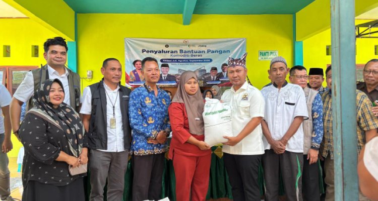 BULOG dan Komisi IV DPR RI Kawal Penyaluran Bantuan Pangan Beras di Bojonegoro-Tuban