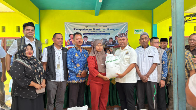 BULOG dan Komisi IV DPR RI Kawal Penyaluran Bantuan Pangan Beras di Bojonegoro-Tuban