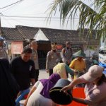 Kapolres Bojonegoro Turun Langsung Droping Air Ke Warga Terdampak Krisis Air Bersih