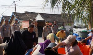 IMG_20260918_065801 Kapolres Bojonegoro Turun Langsung Droping Air Ke Warga Terdampak Krisis Air Bersih