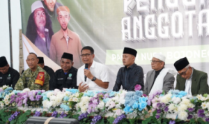 Prosesi pengukuhan dipimpin langsung Ketua PC Pagar Nusa Bojonegoro, Kyai Bisri Khoiron